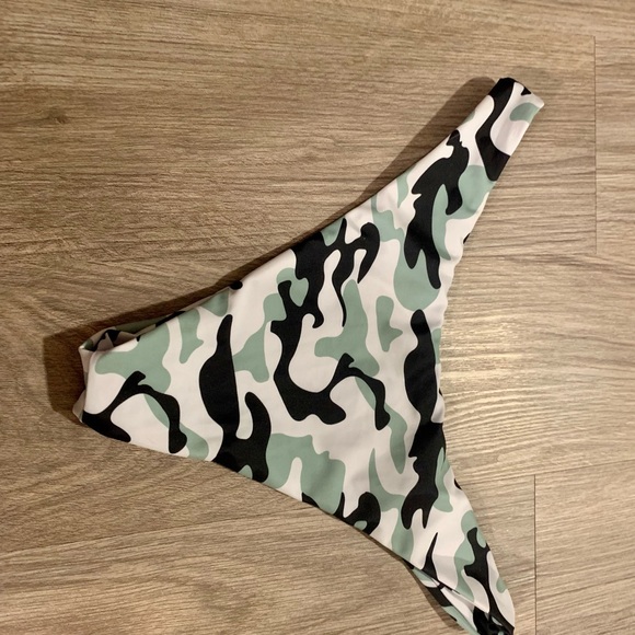 Camo Cheeky Bikini Bottom - Picture 3 of 3